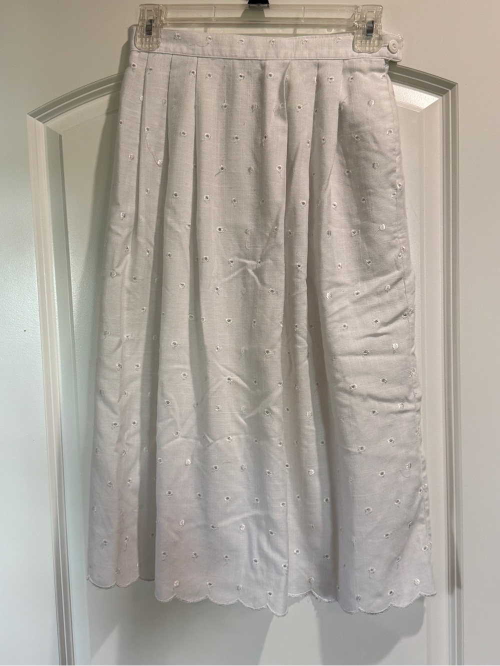 Vintage Koret White Eyelet Skirt with Scalloped Trim.